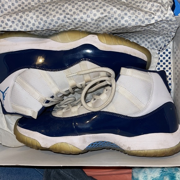 Air Jordan 11 Retro - Picture 3 of 7